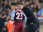 pelatih-aston-villa-steven-gerrard-kanan-berbicara-dengan-philippe-coutinho.jpg