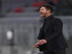 pelatih-atletico-madrid-diego-simeone-bereaksi-dari-pinggir-lapangan-saat-melawan-bayern.jpg