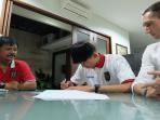 pelatih-bali-united-indra-sjafri-dan-ahn-byung-keon_20160504_121643.jpg