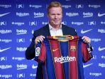 pelatih-baru-barcelona-dari-belanda-ronald-koeman-berpose-saat-presentasi-resminya.jpg