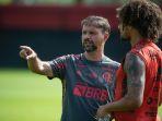 pelatih-baru-madura-united-mauricio-souza.jpg