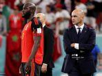 pelatih-belgia-roberto-martinez-kanan-menyaksikan-para-pemainnya-dari-pinggir-lapangan.jpg