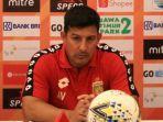 pelatih-bhayangkara-fc-alfredo-vera-dalam-sesi-jumpa-pers.jpg