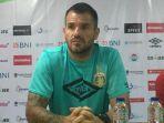pelatih-bhayangkara-fc-simon-mcmenemy-2.jpg