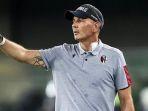 Usai Kemoterapi Akibat Kanker Darah, Sinisa Mihajlovic Hadir di Stadion, Begini Kondisinya