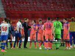 pelatih-chelsea-asal-jerman-thomas-tuchel-memberi-selamat-kepada-para-pemainnya.jpg