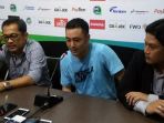 pelatih-dan-pemain-persela-lamongan-aji-santoso-serta-shohei-matsunaga_20180521_130218.jpg