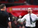 pelatih-everton-duncan-ferguson-merayakan-gol-timnya.jpg