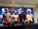 pelatih-hong-kong-tholakur-mararnason-pelatih-indonesia-fakhri-husaini.jpg