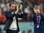 pelatih-inggris-00-gareth-southgate-memberi-tepuk-tangan.jpg
