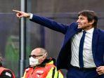 pelatih-inter-milan-antonio-conte-memberikan-instruksi-selama-pertandingan-melawan-torino.jpg