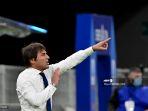 pelatih-inter-milan-italia-antonio-conte-memberi-isyarat-saat-lawan-ac-milan.jpg
