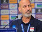 pelatih-irak-u23-radhi-shenaishil-dalam-sesi-wawancara-di-piala-asia-u23-2024-qatar.jpg