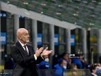 pelatih-italia-ac-milan-stefano-pioli-memberi-isyarat-saat-melawan-inter-milan.jpg