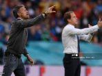 pelatih-italia-roberto-mancini-dan-pelatih-spanyol-luis-enrique.jpg