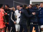 pelatih-juventus-italia-andrea-pirlo-tengah-kiper-italia-juventus-gianluigi-buffon.jpg