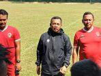 pelatih-kalteng-putra-jafri-sastra-saat-memimpin.jpg