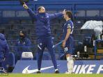 pelatih-kepala-chelsea-jerman-thomas-tuchel-kiri-berbicara-dengan-cesar-azpilicueta.jpg
