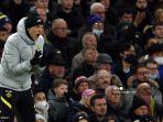 pelatih-kepala-chelsea-thomas-tuchel-memberi-isyarat-selama-pertandingan.jpg