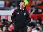 pelatih-kepala-manchester-united-german-interim-ralf-rangnick-terlihat-selama.jpg