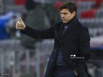 pelatih-kepala-paris-saint-germain-argentina-mauricio-pochettino-bereaksi-dari-pinggir-lapangan.jpg
