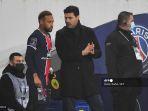 pelatih-kepala-paris-saint-germain-mauricio-pochettino-berbicara-dengan-neymar.jpg