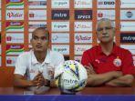 pelatih-kepala-persija-jakarta-edson-tavares-dan-riko-simanjuntak.jpg