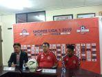 pelatih-kepala-semen-padang-fc-syafrianto-rusli-kabau-sirah-fridolin-kristof-yoku.jpg