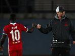 pelatih-liverpool-jurgen-klopp-bersalaman-dengan-sadio-mane.jpg