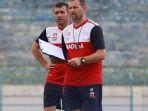pelatih-madura-united-dejan-antonic.jpg