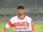 pelatih-madura-united-gomes-de-oliviera_20160314_123504.jpg