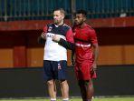 pelatih-madura-united.jpg