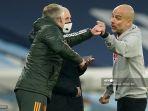 pelatih-manchester-city-pep-guardiola-bersalaman-dengan-pelatih-manchester-united-solskjaer.jpg