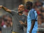 pelatih-manchester-citypep-guardiola-memberi-instruksi-kepada-yaya-toure_20160926_073348.jpg