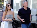 pelatih-manchester-united-jose-mourinho-berjalan-bersama-anaknya-matilde_20161106_110113.jpg