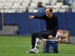 pelatih-paris-saint-germain-jerman-thomas-tuchel-memberi-isyarat-selama-pertandingan.jpg
