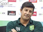 pelatih-persebaya-angel-alfredo-vera_20180802_191816.jpg