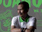 pelatih-persebaya-djadjang-nurdjaman-2.jpg