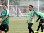 pelatih-persebaya-djadjang-nurdjaman_20181002_064350.jpg