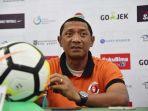 pelatih-perseru-serui-i-putu-gede.jpg