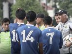 pelatih-persib-bandung-roberto-carlos-mario-gomez_20180306_204402.jpg