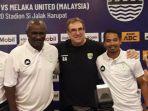 pelatih-persib-robert-alberts-dan-pelatih-melaka-united.jpg