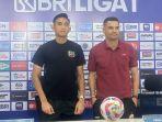 pelatih-persija-carlos-pena-bersama-dengan-kapten-persija-jakarta-rizky-ridho-kiri.jpg