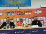 pelatih-persija-jakarta-edson-tavares-bersama-marko-simic.jpg