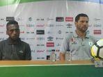 pelatih-persipura-jayapura-oswaldo-lessa-dan-elisa-yahya-basna.jpg