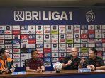 pelatih-persis-solo-milomir-seslija-kedua-kanan-dalam-sesi-jumpa-pers.jpg