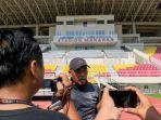 pelatih-persis-solo-salahuddin-menjelaskan-persiapan-timnya.jpg