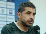 pelatih-persita-tangerang-luis-duran-akan-manfaatkan-kepincangan-bali-united-untuk-curi-poin.jpg