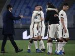 pelatih-portugal-roma-paulo-fonseca-kiri-gelandang-italia-roma-lorenzo-pellegrini.jpg