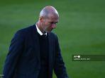 pelatih-prancis-real-madrid-zinedine-zidane-bereaksi-selama-pertandingan.jpg